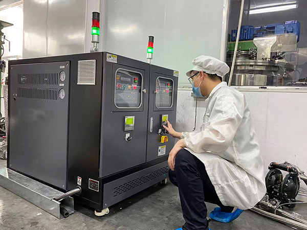鋰離子電池電極漿料制備和涂布，攪拌機(jī)模溫機(jī)控制溫度