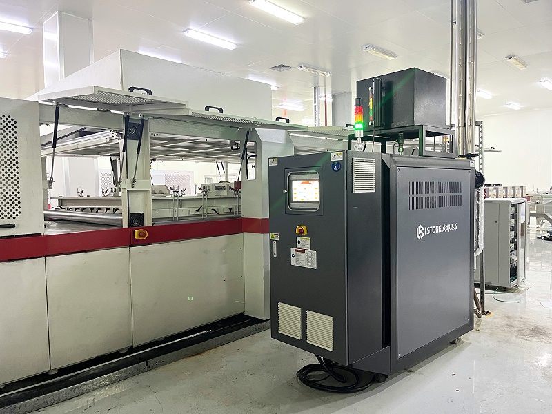 光伏層壓機(jī)模溫機(jī)的工作原理，提高太陽能電池封裝質(zhì)量