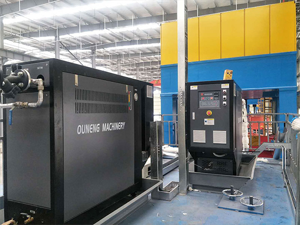 隔熱墊成型模溫機(jī)，為汽車(chē)內(nèi)飾件提供控溫解決方案